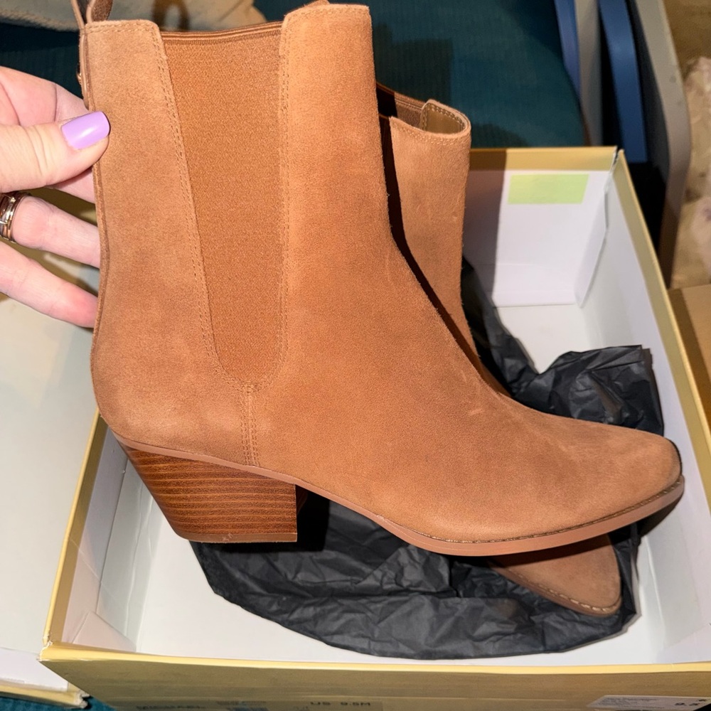 Michael Kors Brown Kinlee Pull On Booties. New. Size 9.5. Color-Luggage